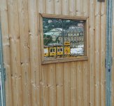 Holzzaun mit Fenster